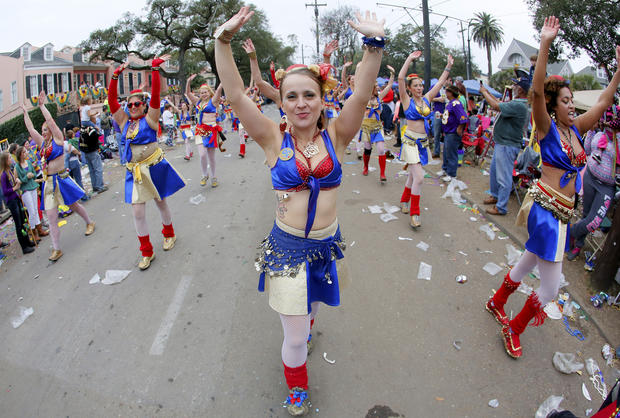 A member of the Organ Grinders dances her way down St. Charles Avenue during a Mardi Gras parade in New Orleans, Louisiana February 15, 2015. REUTERS/Jonathan Bachman (UNITED STATES - Tags: SOCIETY) - RTR4PPJH